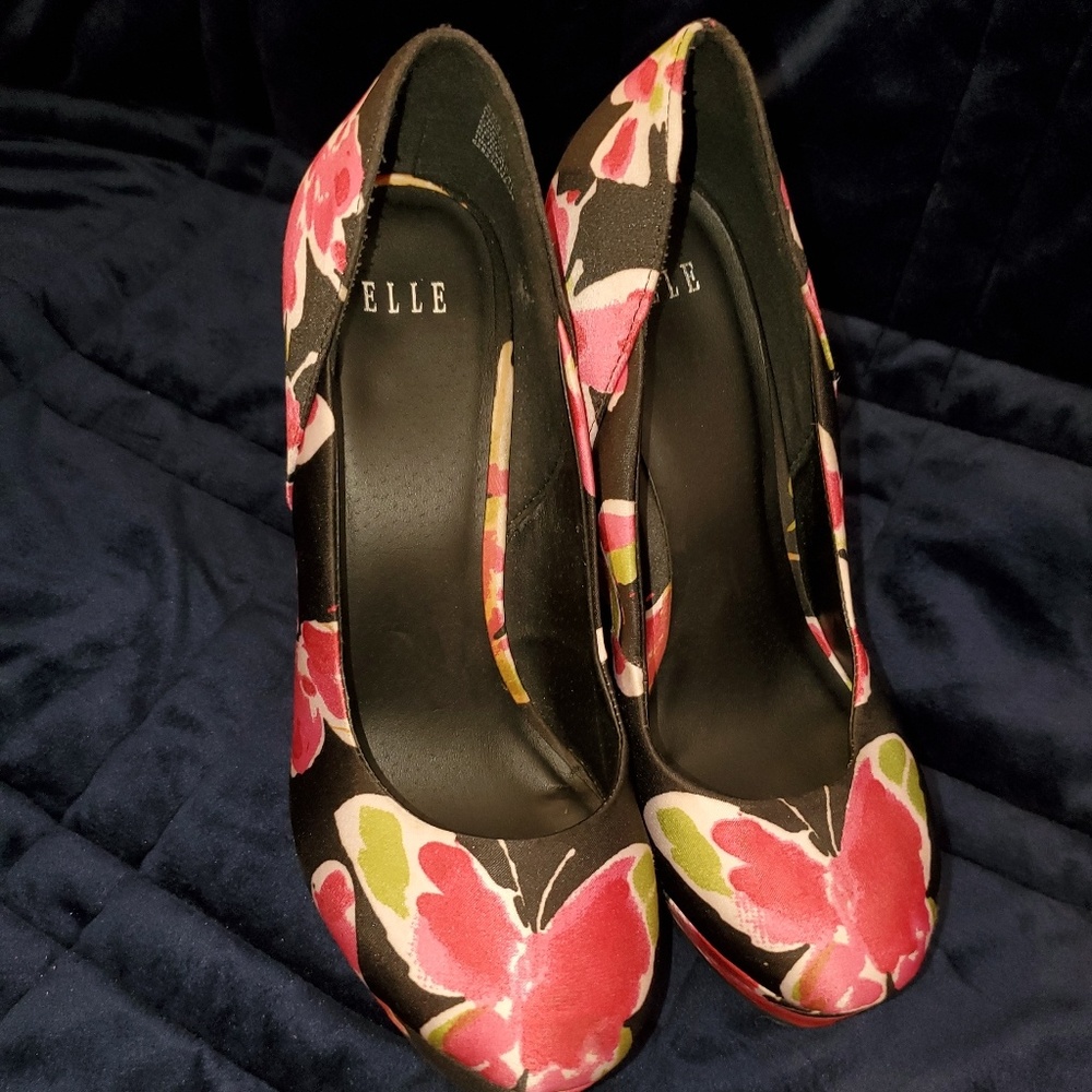 Elle wedges size 7 1/2